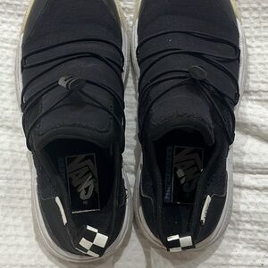 Vans Men's Black and White Sneakers